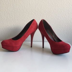 Hot red platform heels NWT